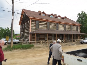 The shuttered Bluebird Lodge, next to the Gold Hill Inn.